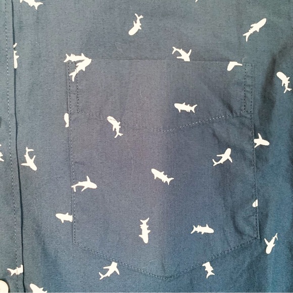 American Eagle • Short Sleeved Button Down Shirt - Picture 3 of 5